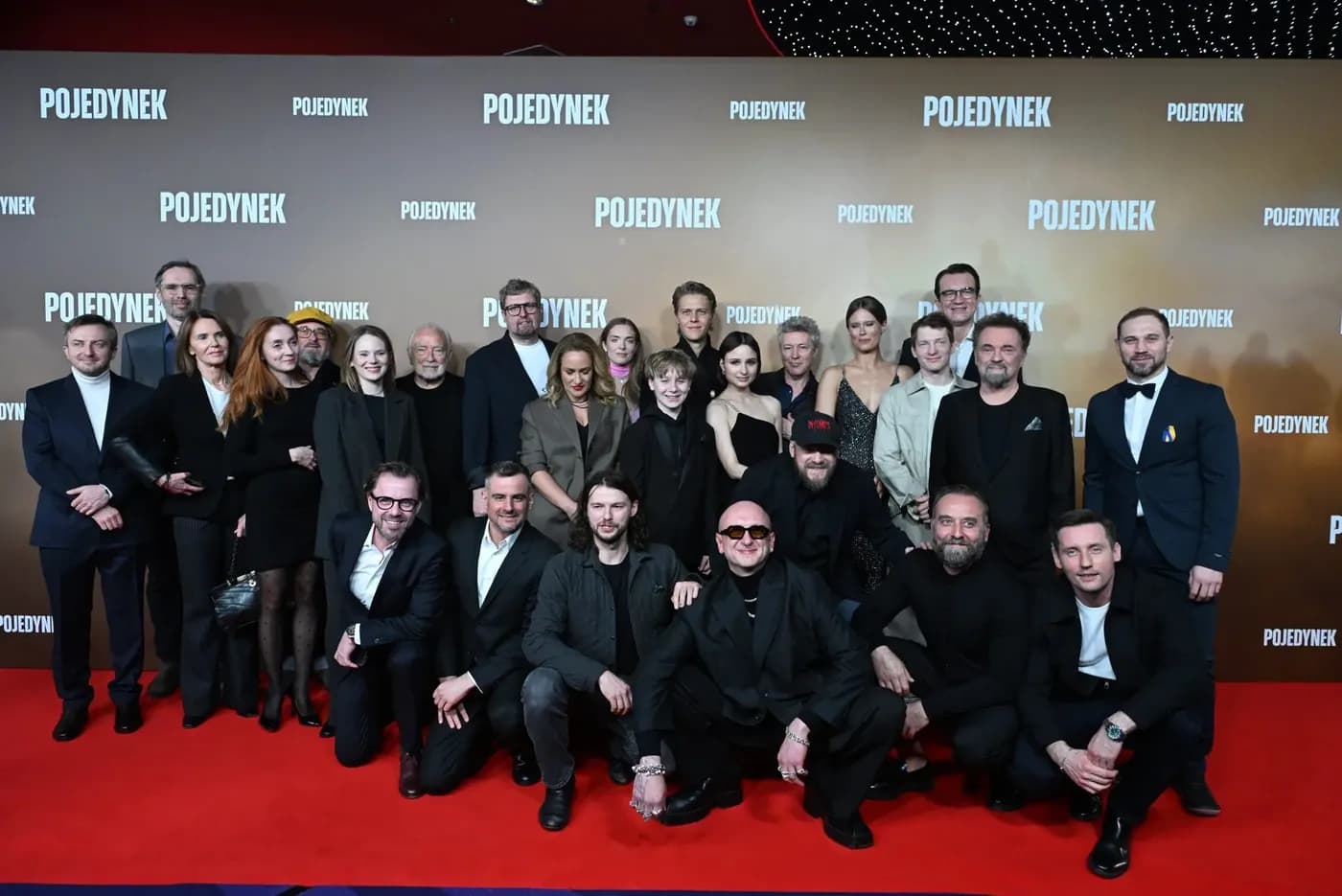 Ile kosztuje przetrwanie? „Pojedynek” Łukasza Palkowskiego od dziś w kinach! Zobacz zdjęcia z uroczystej premiery [GALERIA]