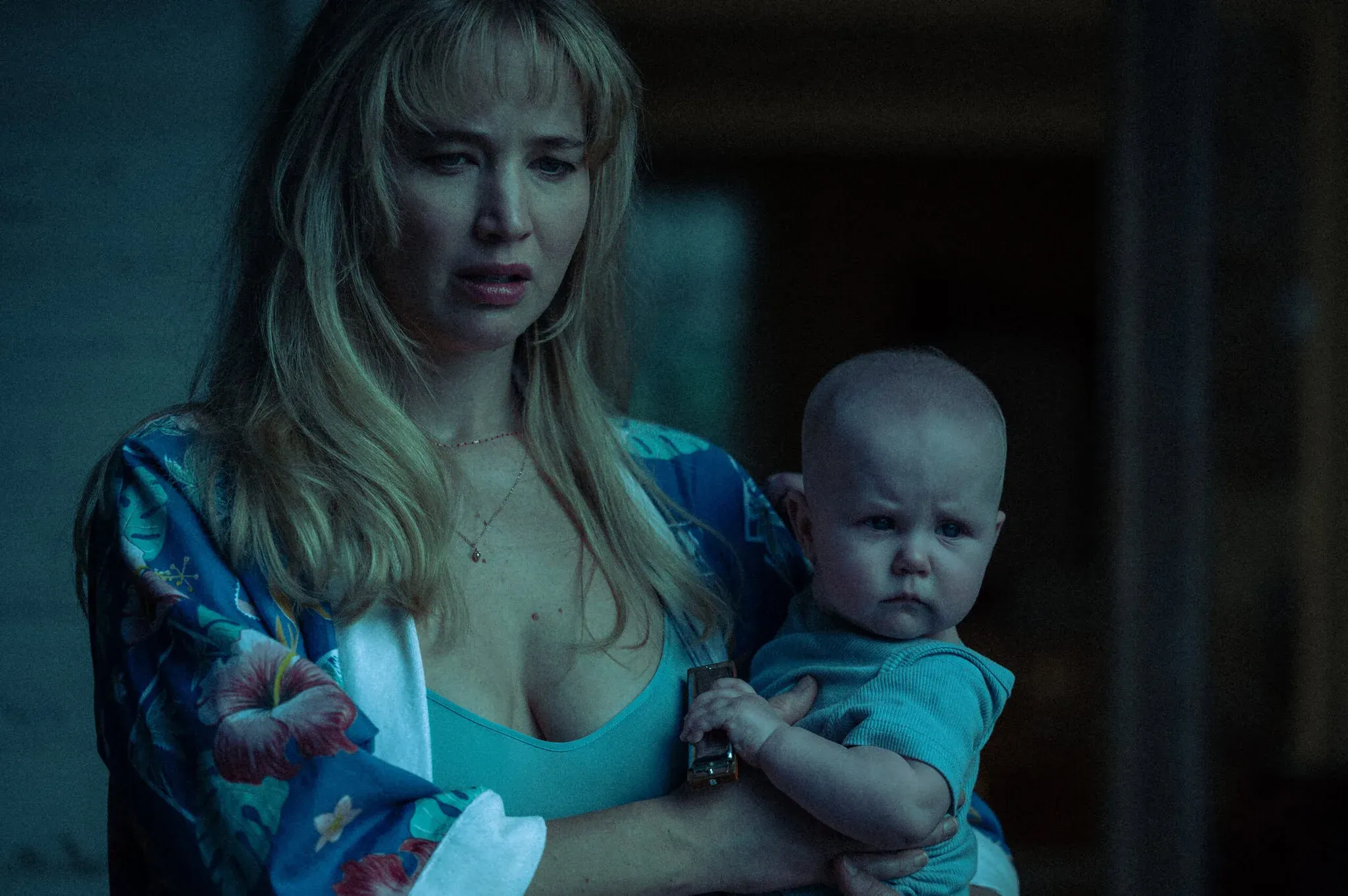 „Zgiń kochanie” z Jennifer Lawrence i Robertem Pattinsonem to opowieść dla każdego. – Jest w niej ból i piękno – mówi Lynne Ramsay. Film w kinach